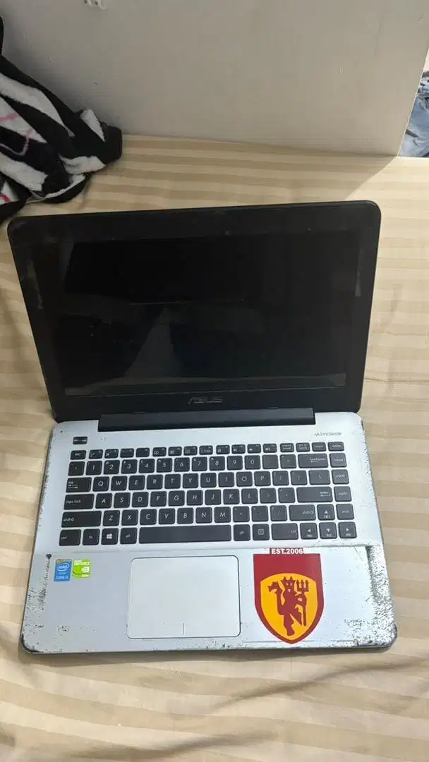 Laptop Asus core I3