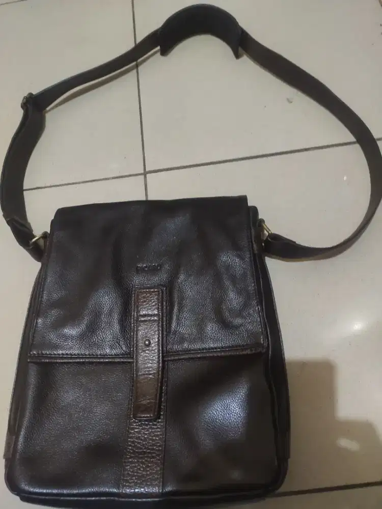 Tas sling bag kulit pria
