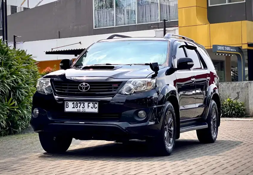 Toyota Fortuner G VNT TRD Sportivo Matic Tahun 2015 Hitam