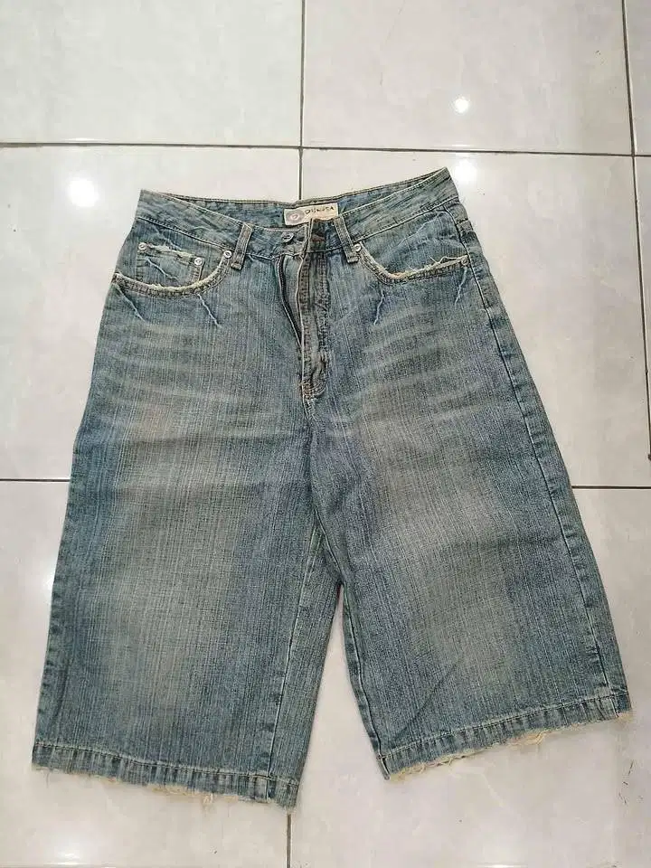 Celana Pendek Jeans Merk Deinosa Size L