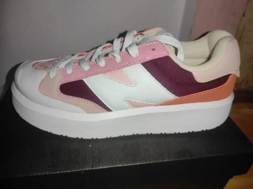 SEPATU SNEAKER NB CT302 LIKE NEW