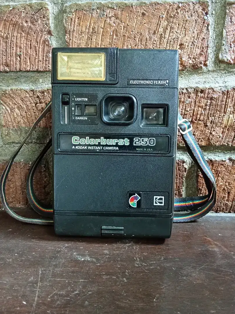 Kamera Polaroid Jadul Kodak Colorburst 250 With Strap Made In USA