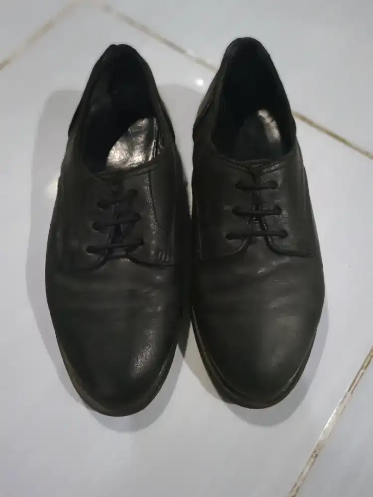 SEPATU DR MARTENS SIZE 37