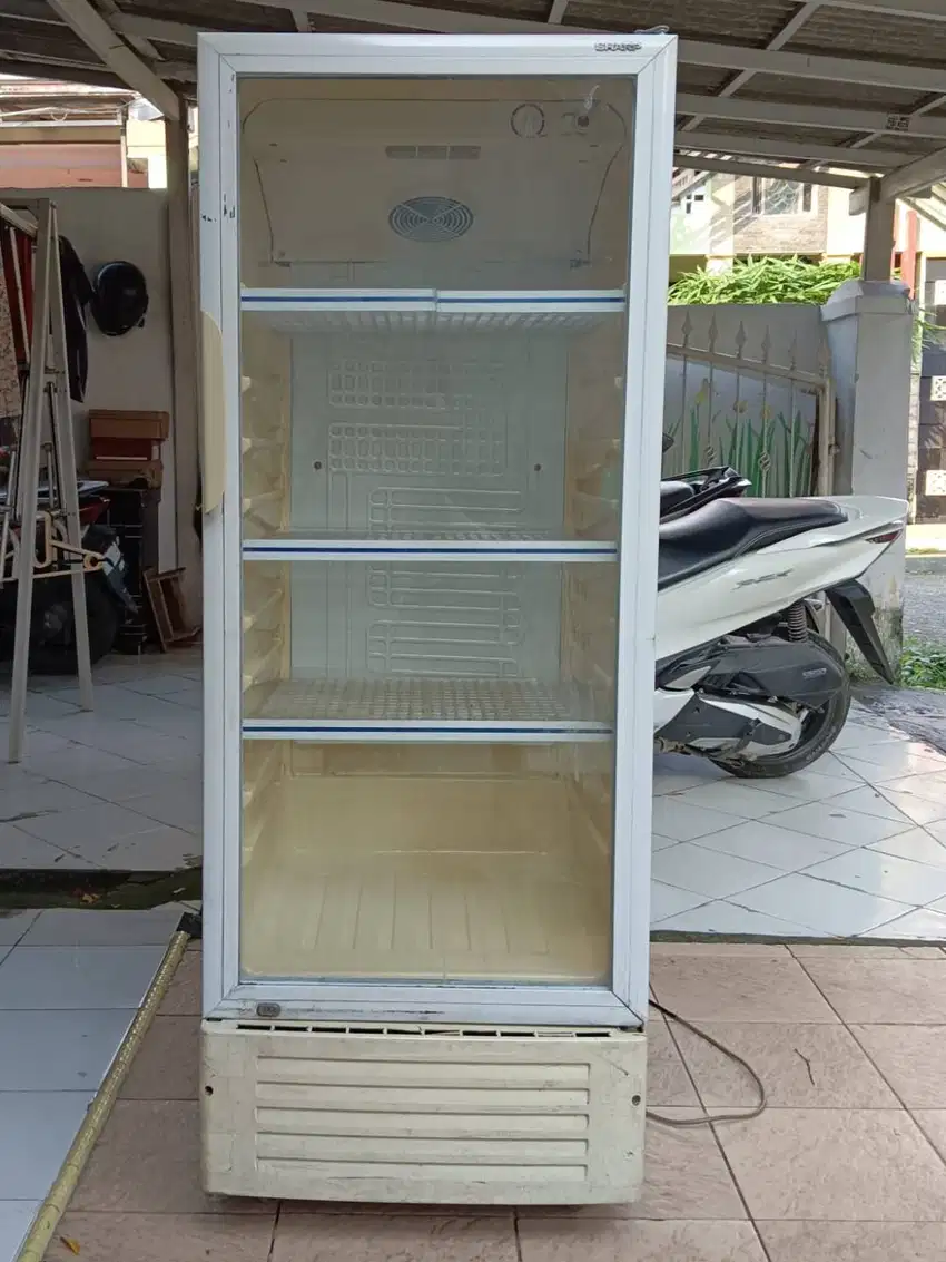 SHOWCASE LEMARI PENDINGIN MINUMAN