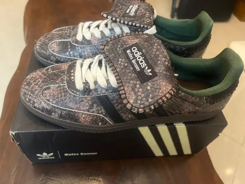 Sepatu ADIDAS limited