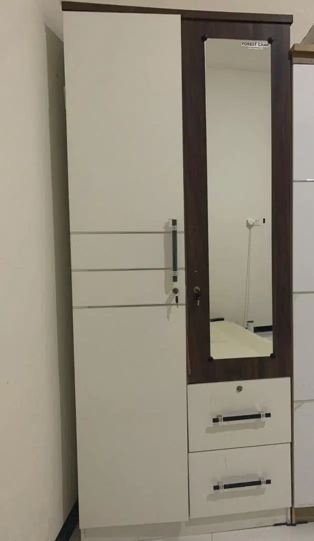 Preloved - Lemari 2 pintu kondisi masih sangat bagus