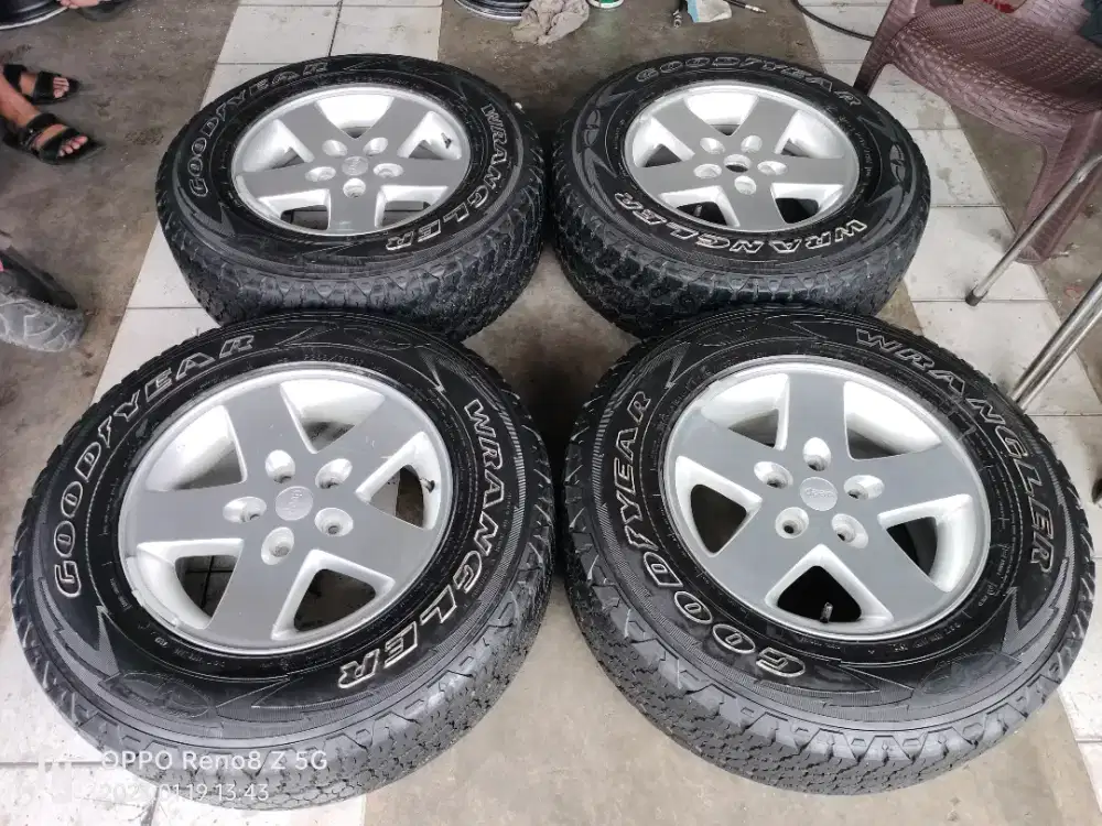 Jual vleg oem robicon R17 kond mulus ban tebel 4pcs. Msih original