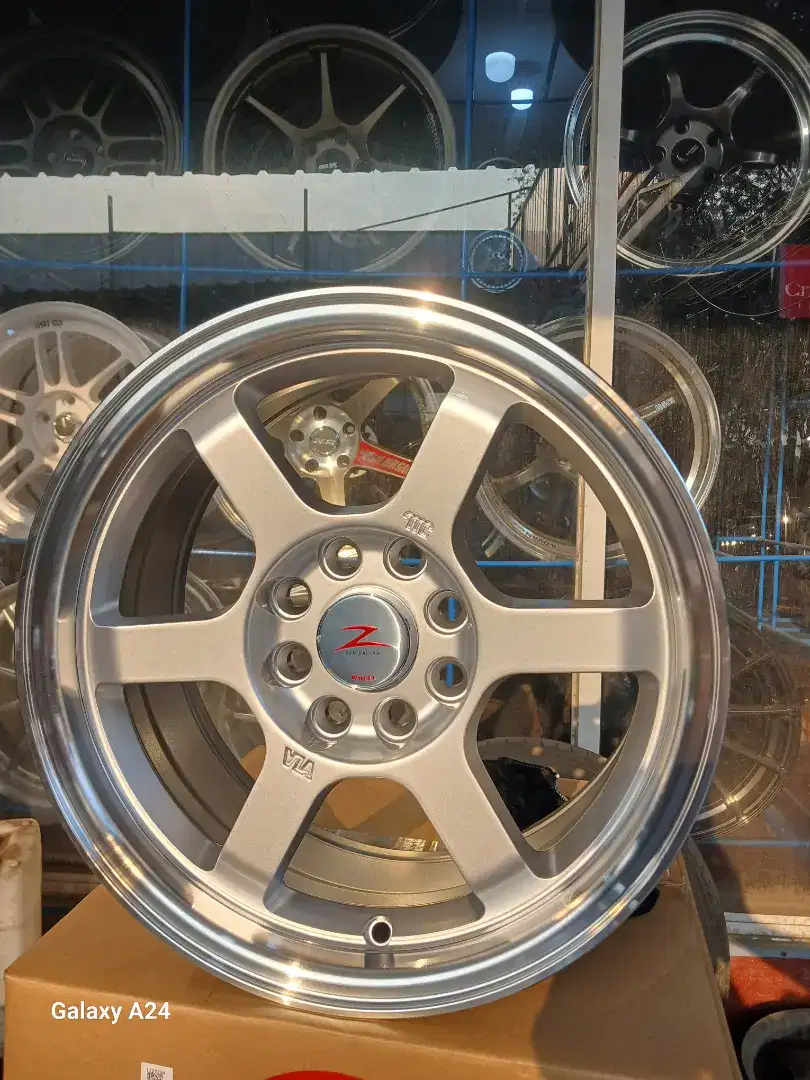 Rays te37 ring 15 lebar 7 pcd 4x108 dan 4x114,3 ET 20 zebra kijang