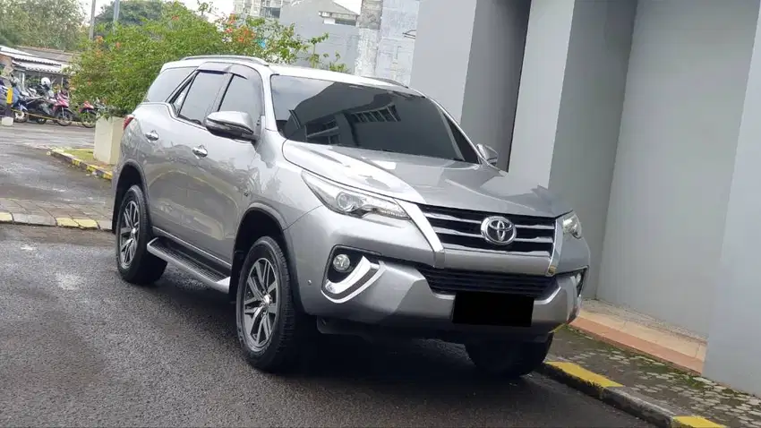 [ LOW KM ] Toyota Fortuner 2.7 SRZ Bensin AT Silver NIK 2016/2017