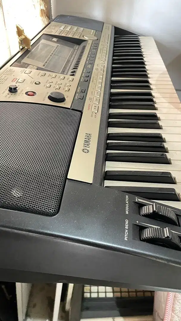 Yamaha PSR-740 keyboard