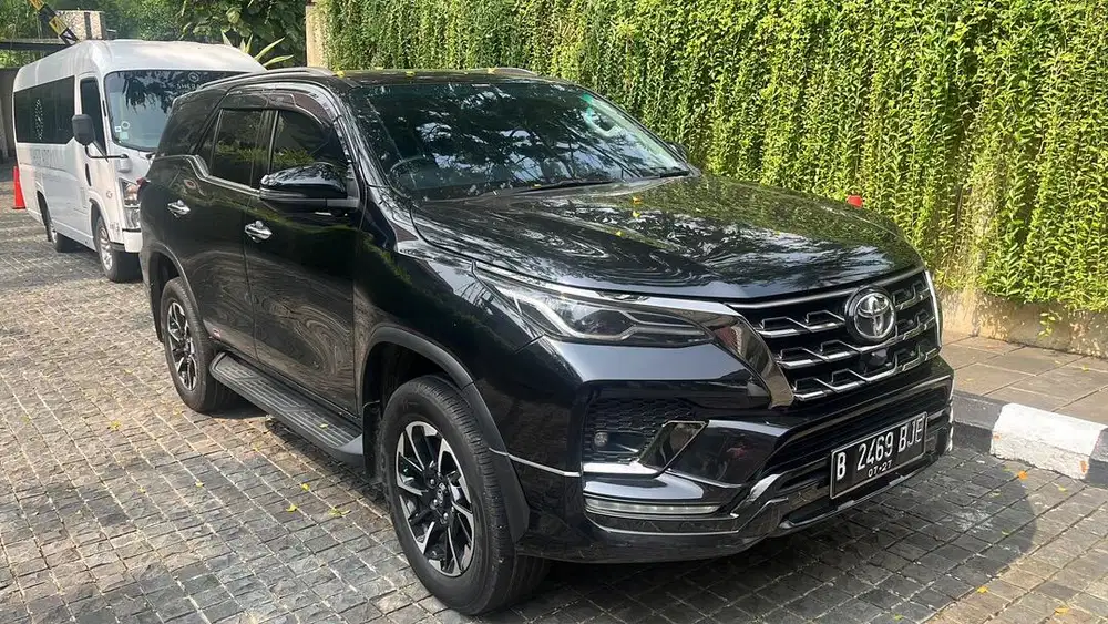 TERLARIS sewa mobil fortuner innova reborn zenix sewa G Lepas kunci