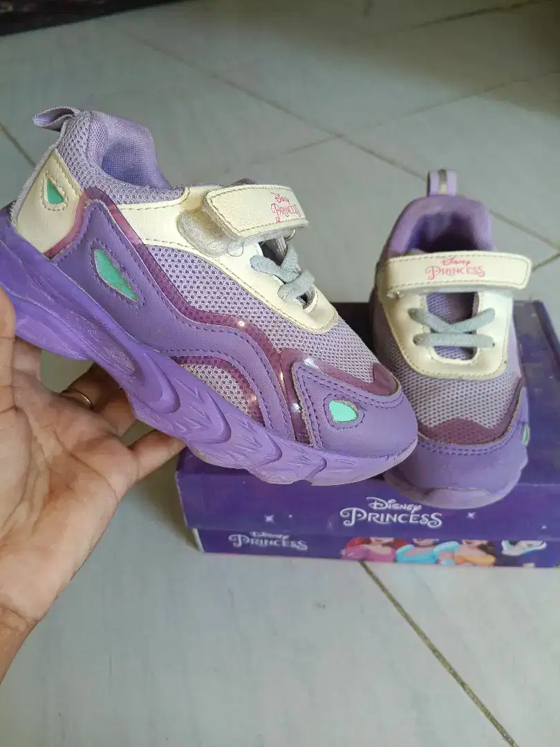 Pl sepatu disney size 29