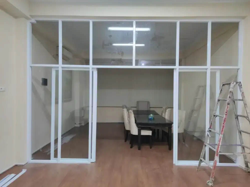 Partisi alumunium kaca sekat ruang