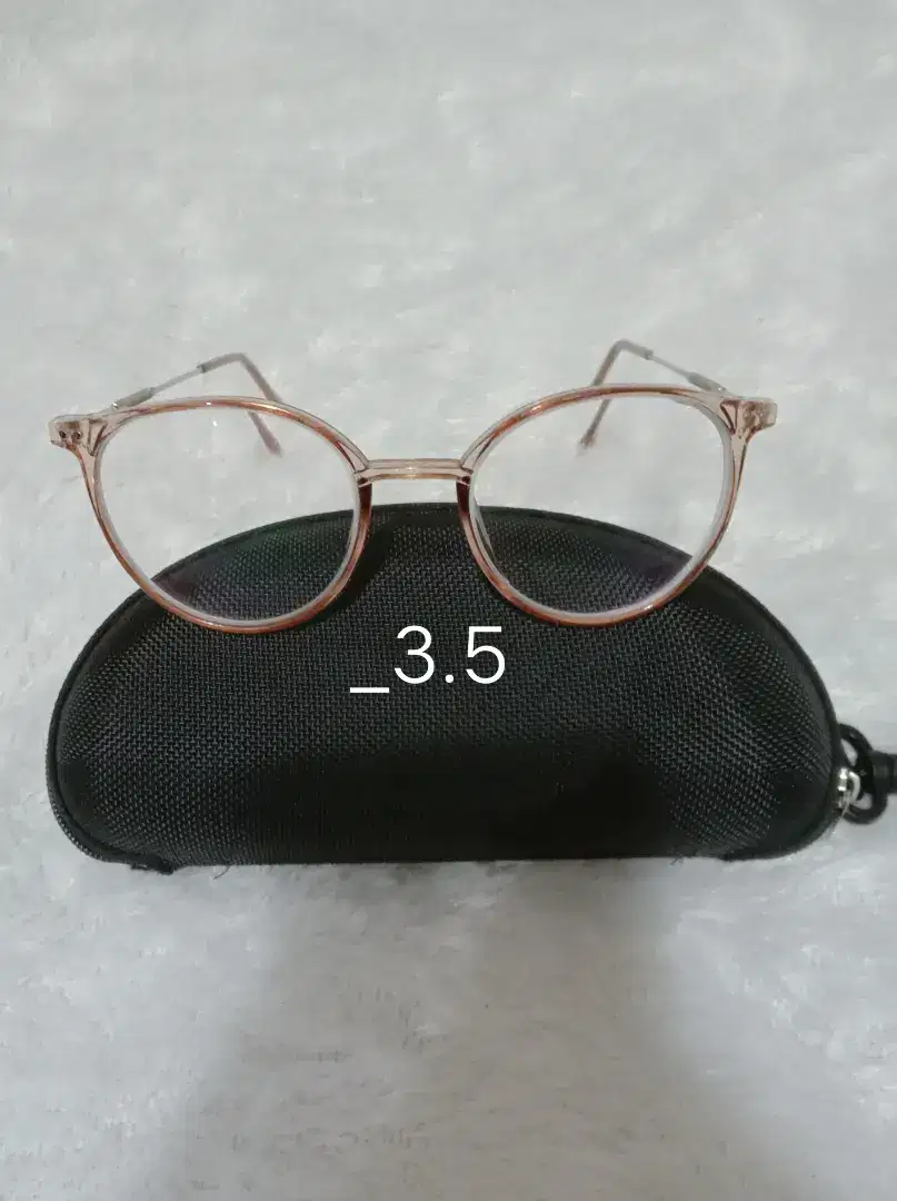 kacamata Ori (minus-3,5 )Harga 200  ,lokasi Cilebut