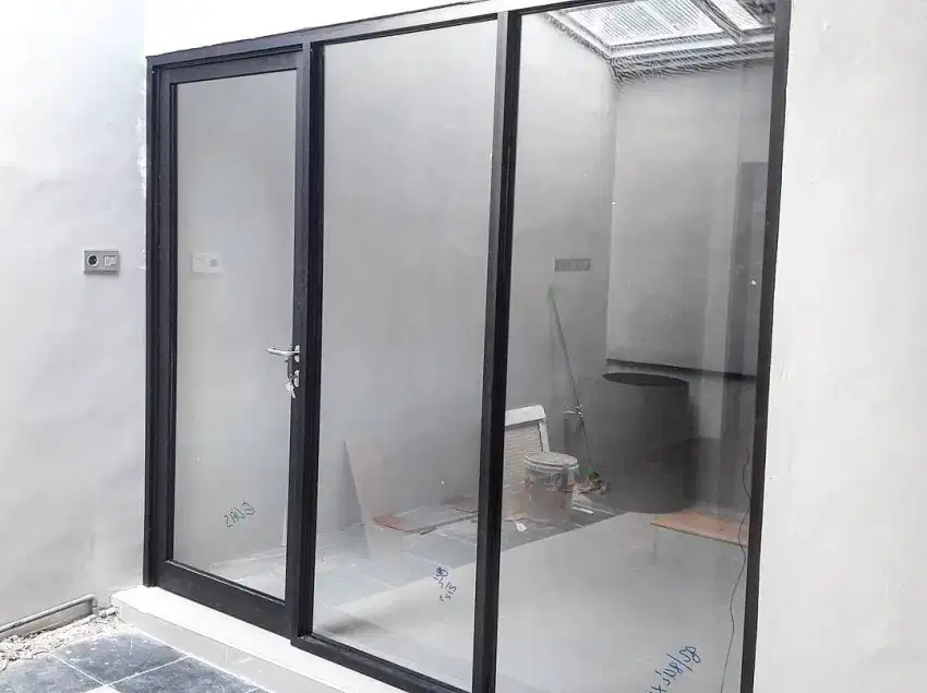 Pintu kaca sliding alumunium