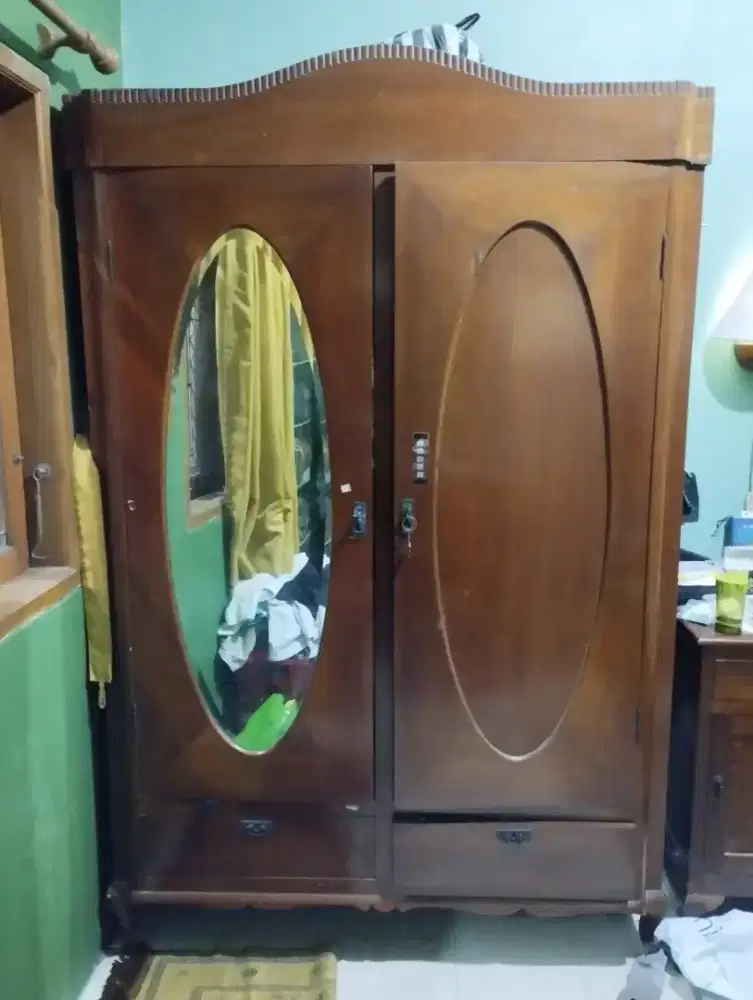 Lemari antik jadi jadul 2 pintu