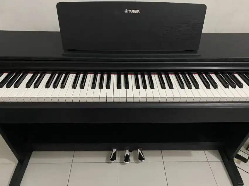 Piano Yamaha Arius YDP-143B