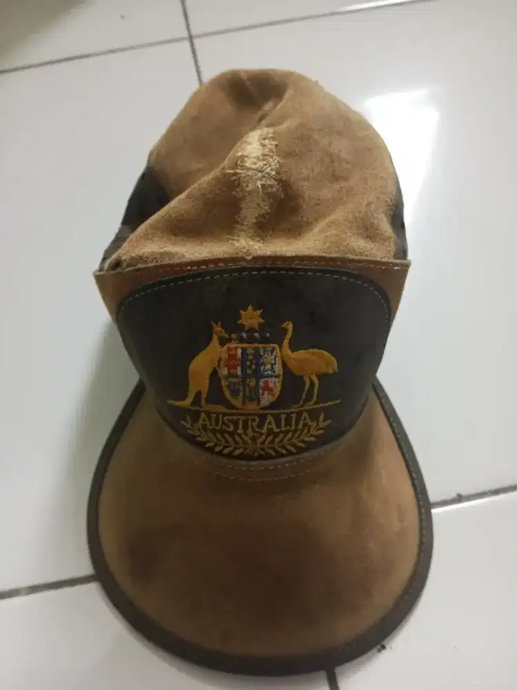 Topi kulit asli buatan australian