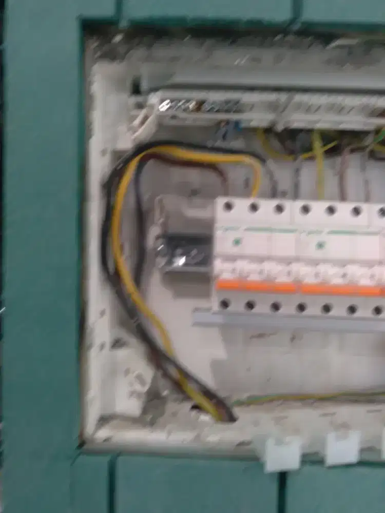 Pemasangan instalasi Kabel listrik, cctv, internet dll