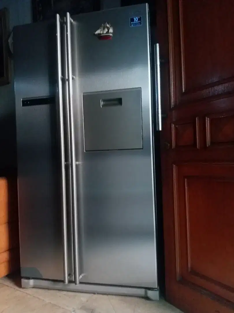 Kulkas 2pintu merek Samsung model side by side