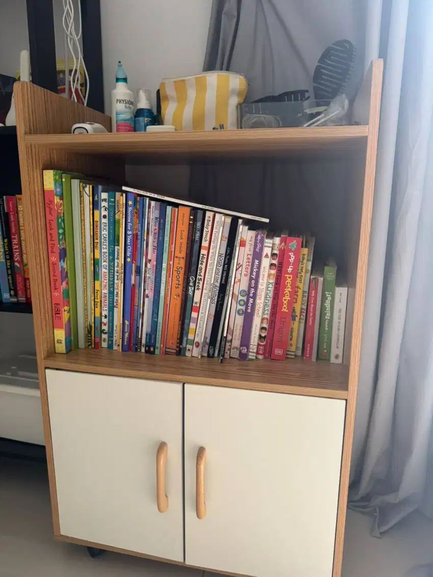 Lemari Rak Buku-buku