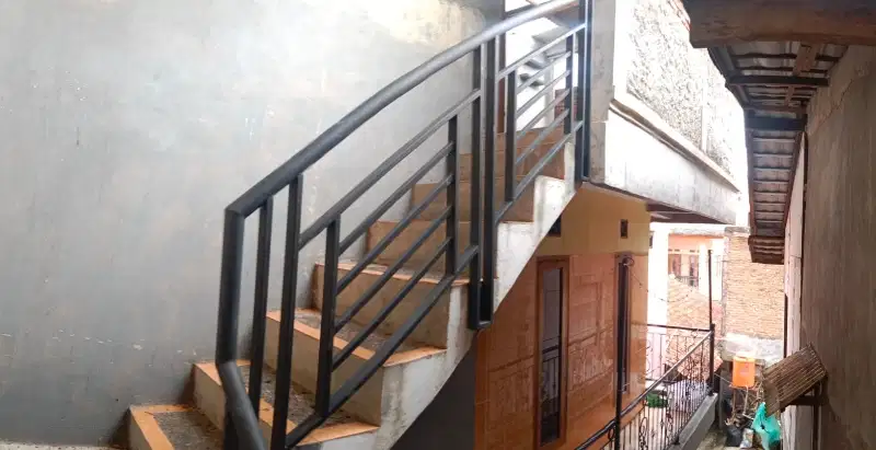dijual rumah dekat Widyatama Cocok untuk kosan