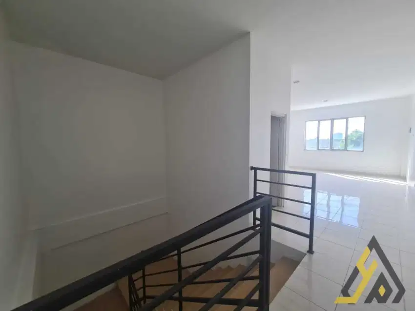 Dijual bangunan komersil lokasi jajar laweyan luas 72m BU!