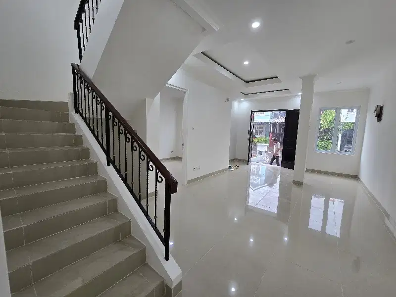 dijual rumah baru renov di legenda wisata cibubur