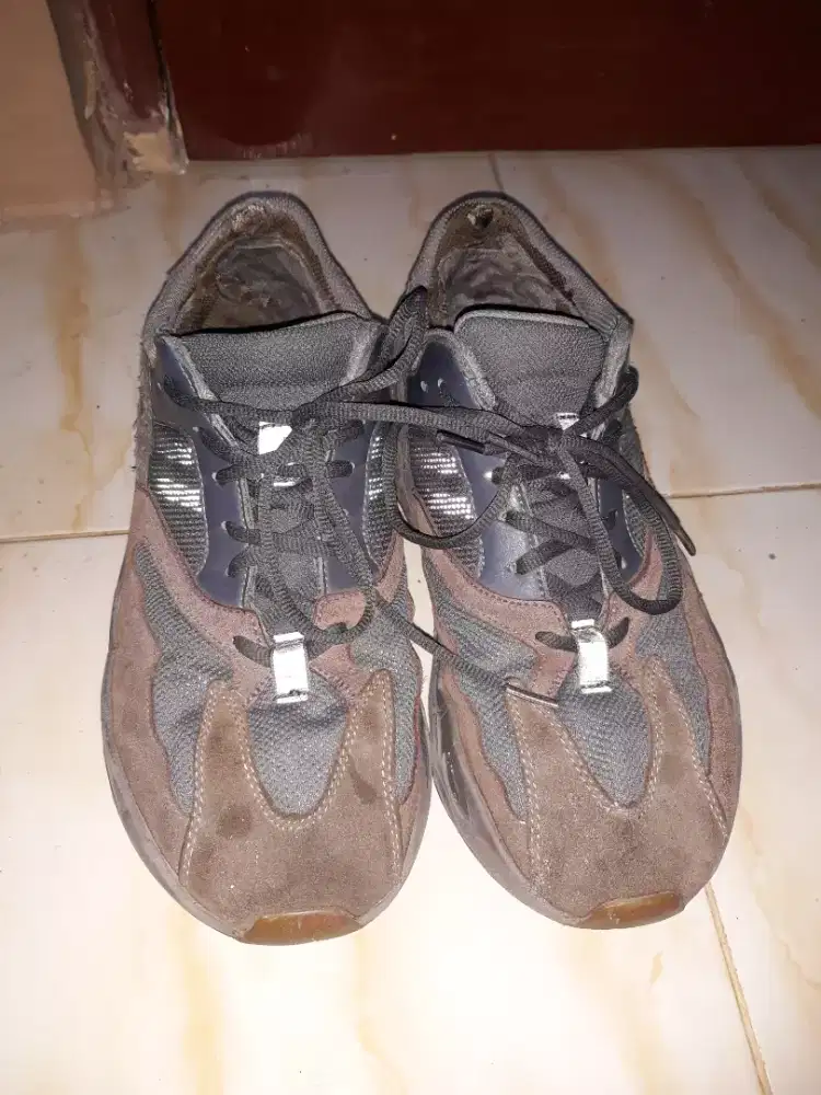 Sepatu Adidas Yeezy 700