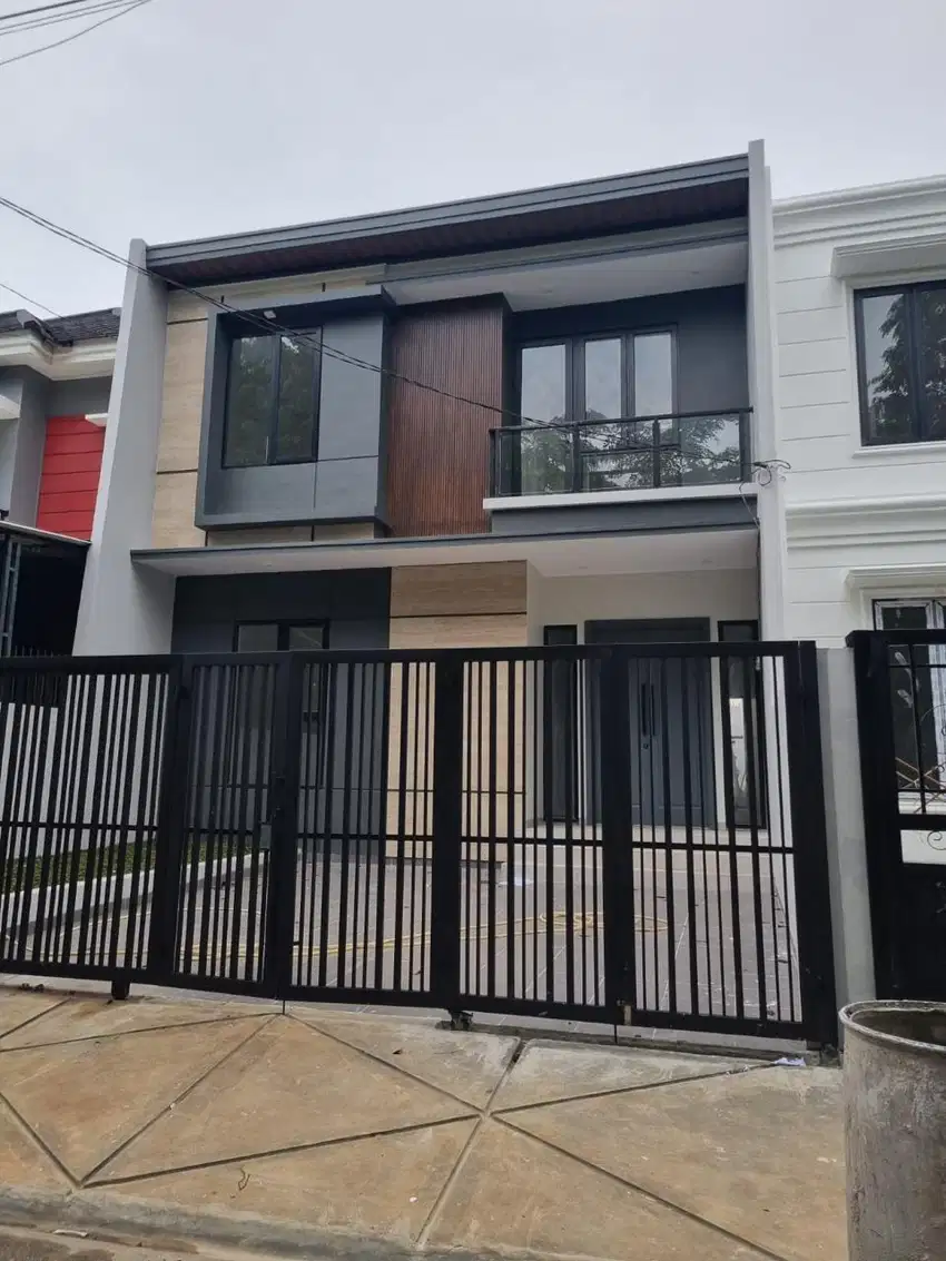 Di jual :  RUMAH  Baru 2 lantai , Di Perum. Vila Melati Mas.