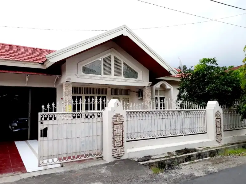 DIJUAL RUMAH LUAS DI JL.STM DEKAT KE KATAMSO MEDAN