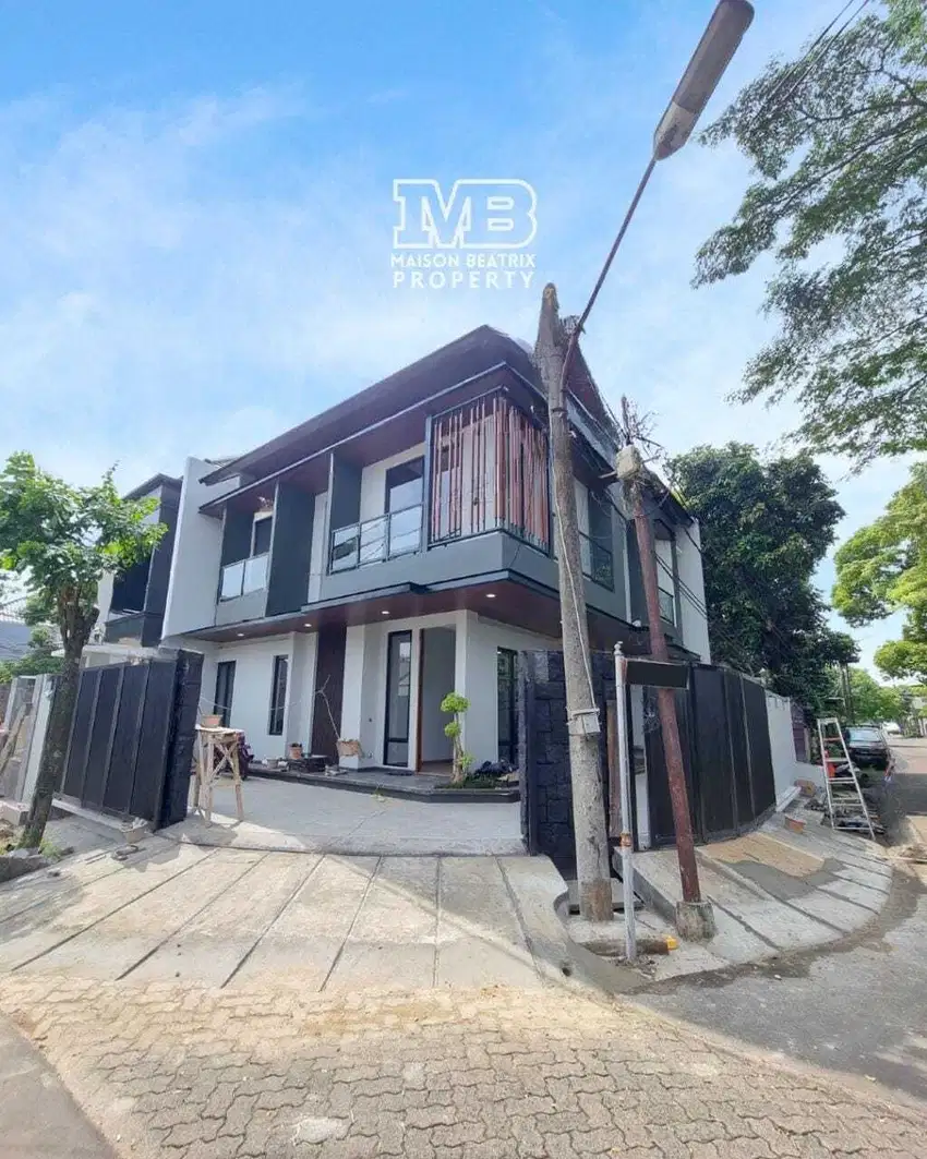 Rumah kontemporer, mewah ada rooftop, tinggal isi furnish