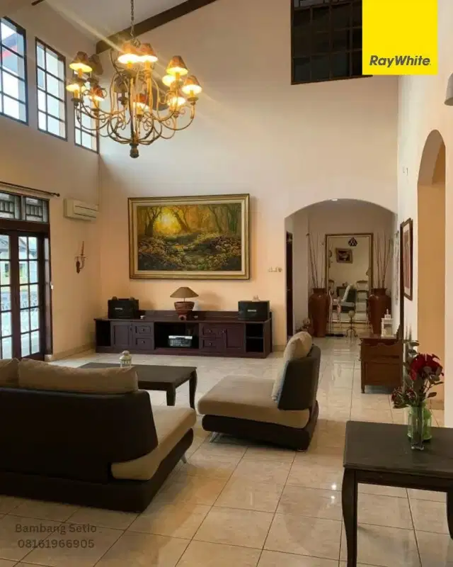 Rumah 3 lantai gaya Eropa dengan arsitektur Swedia