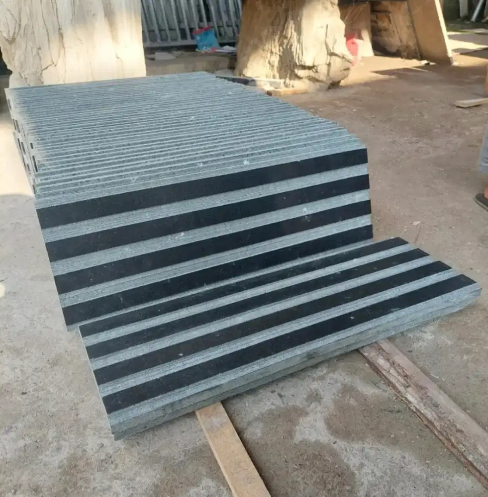 Granit Alur Untuk Pemandu Arah Tuna Netra