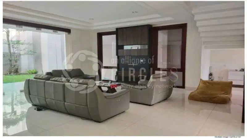 Rumah Besar 5 Kamar Tidur Setraduta Cimahi