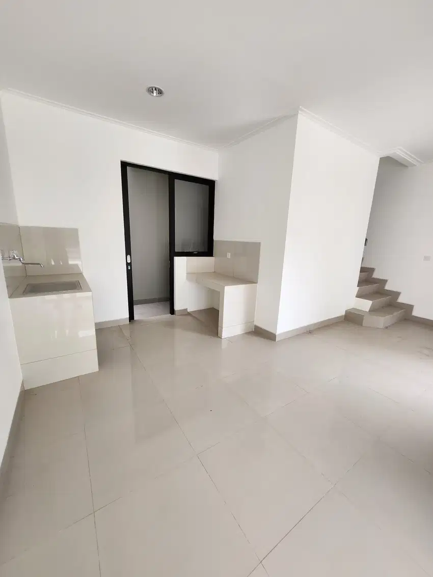 Di sewakan rumah PIK2 2 kamar tidur 2 lantai 6x10 include AC