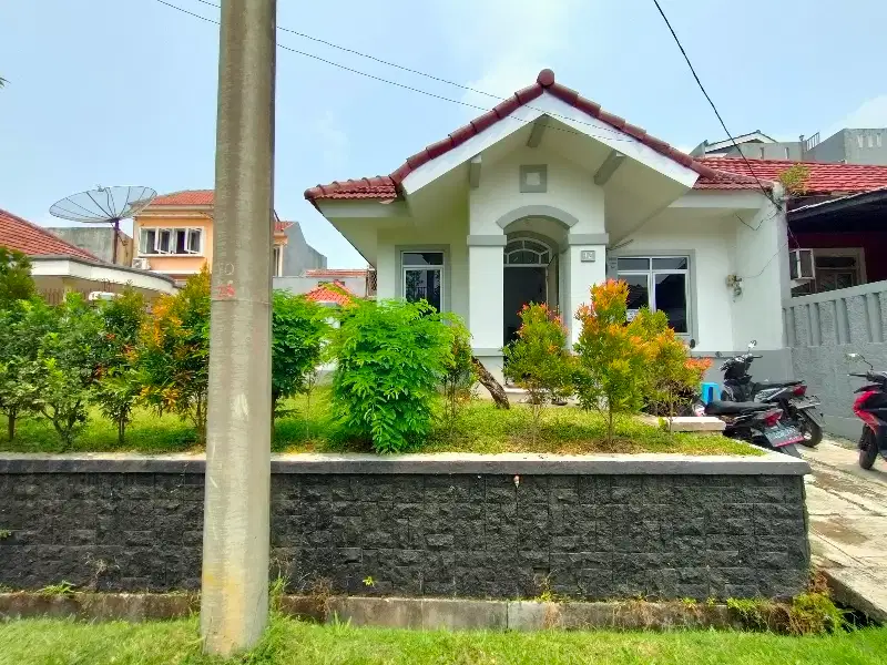 dikontrakkan rumah satu lantai halaman luas