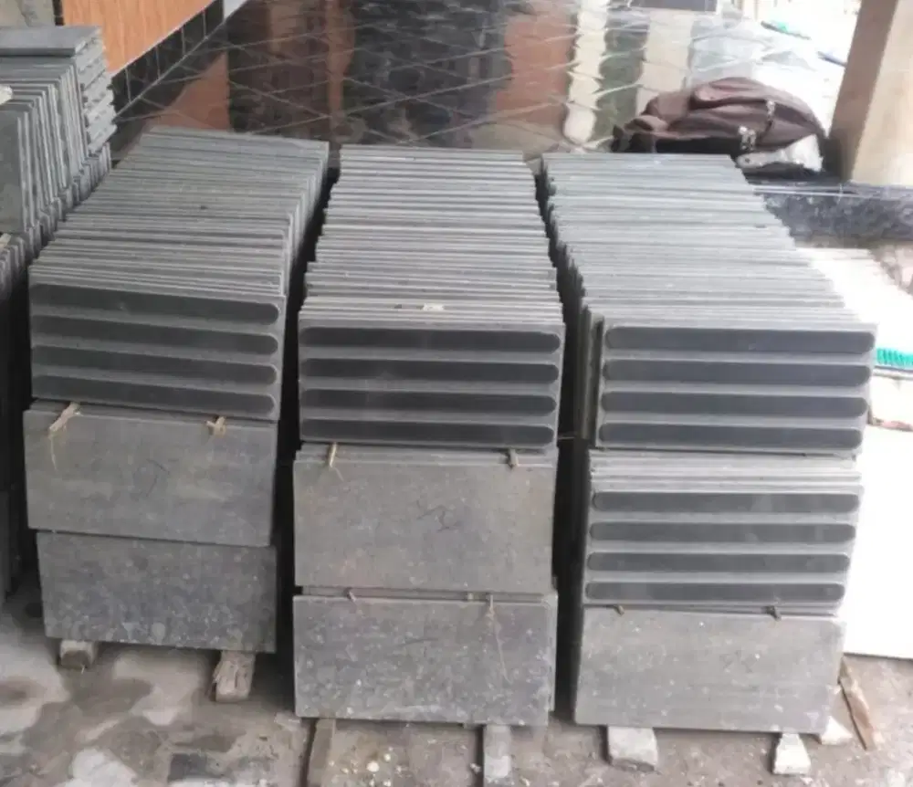 Granit Alur Untuk Pemandu Arah Tuna Netra