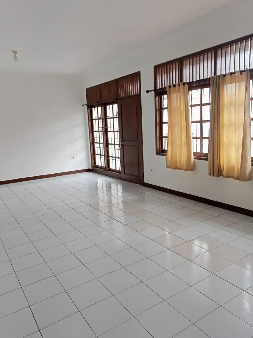 Disewa Rumah rapi dan luas di Kelapa gading,Jakut