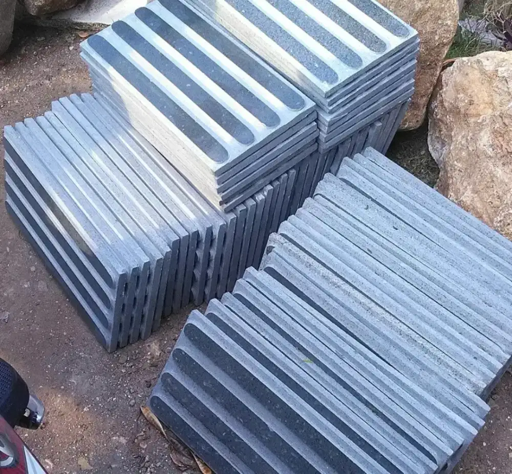 Granit Alur Untuk Pemandu Arah Tuna Netra