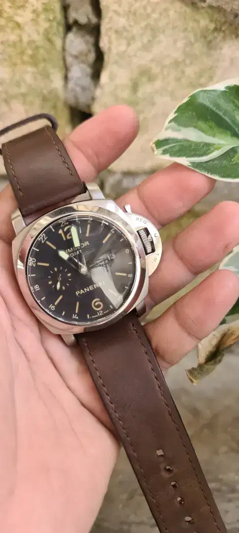 Jam Luminor penerai GMT mesin swiss