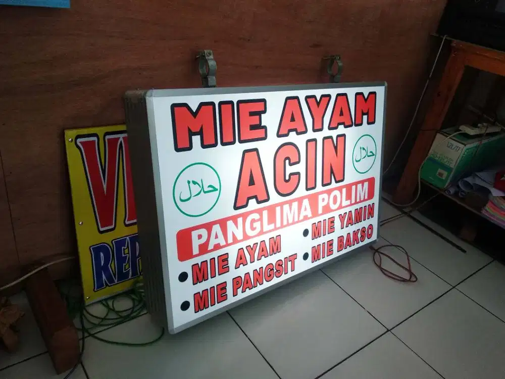 NEON BOX COUSTEM