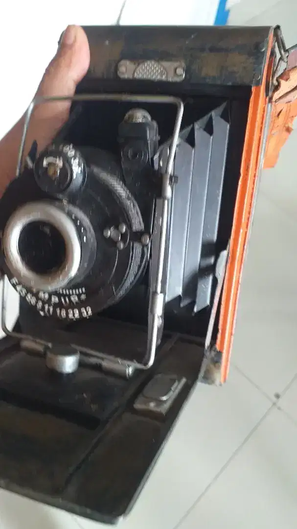 Replika kamera lipat model jadul