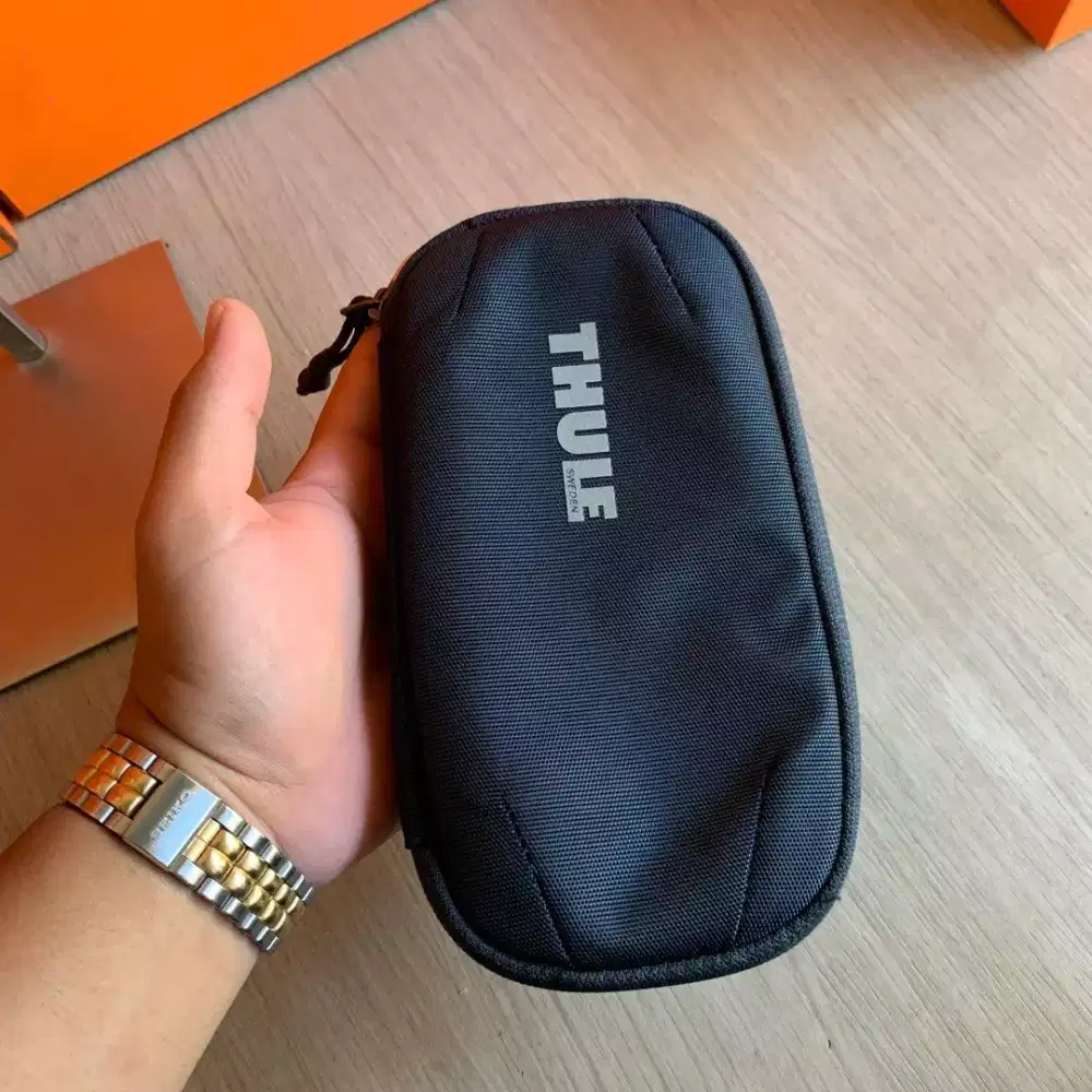 Thule PowerShuttle pouch charger adaptor original phone case tas