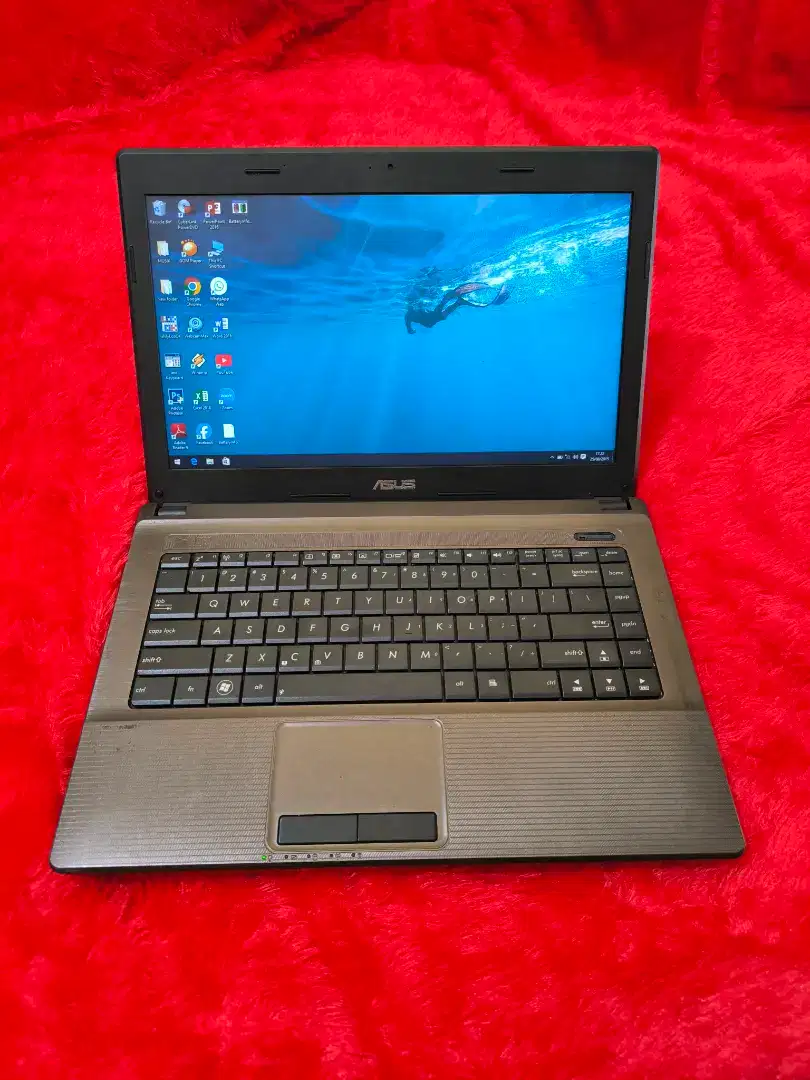 Dijual laptop asus k48l kencang,intel celeron,ram 4 gb,ssd 128 gb.