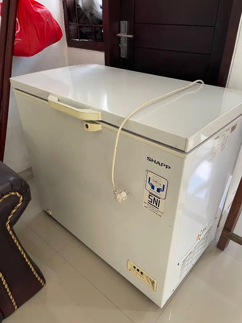 Freezer Ice Box Sharp 200 Liter