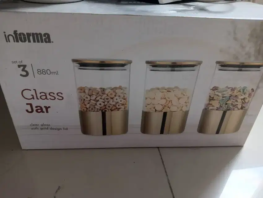 Toples kue merek Informa baru
