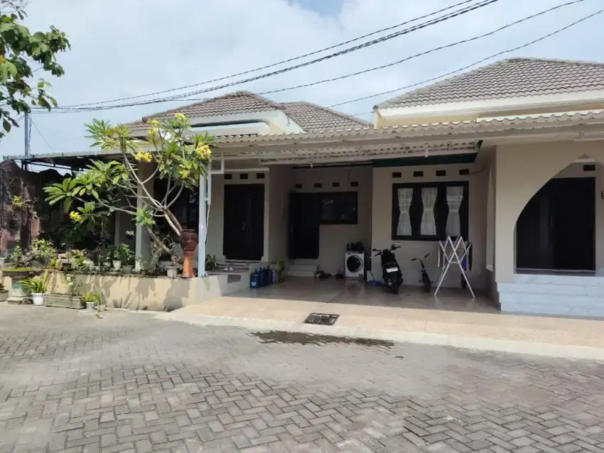 Dijual rumah milik pribadi, 2 kapling