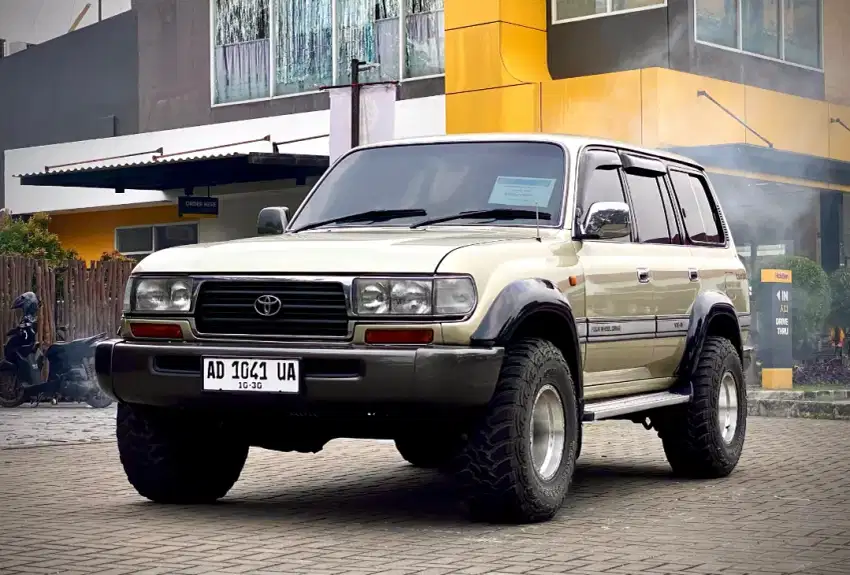 Toyota Land Cruiser VXR 4x4 Diesel Matic Tahun 1997 Cokelat