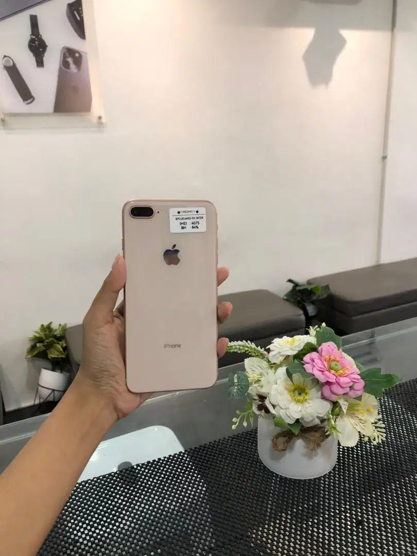 IPHONE 8PLUS 64GB FULLSET BERGARANSI TERIMA KREDIT DAN TUKER TAMBAH